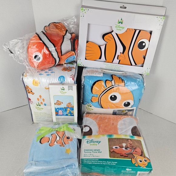 Finding Nemo: Wavy Days 10 Piece crib Bedding Set - Picture 1 of 15